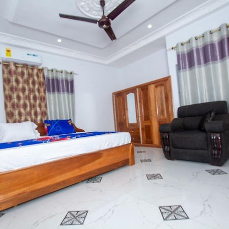 Yaa Asantewaa Inn Ejisu Bagian luar foto