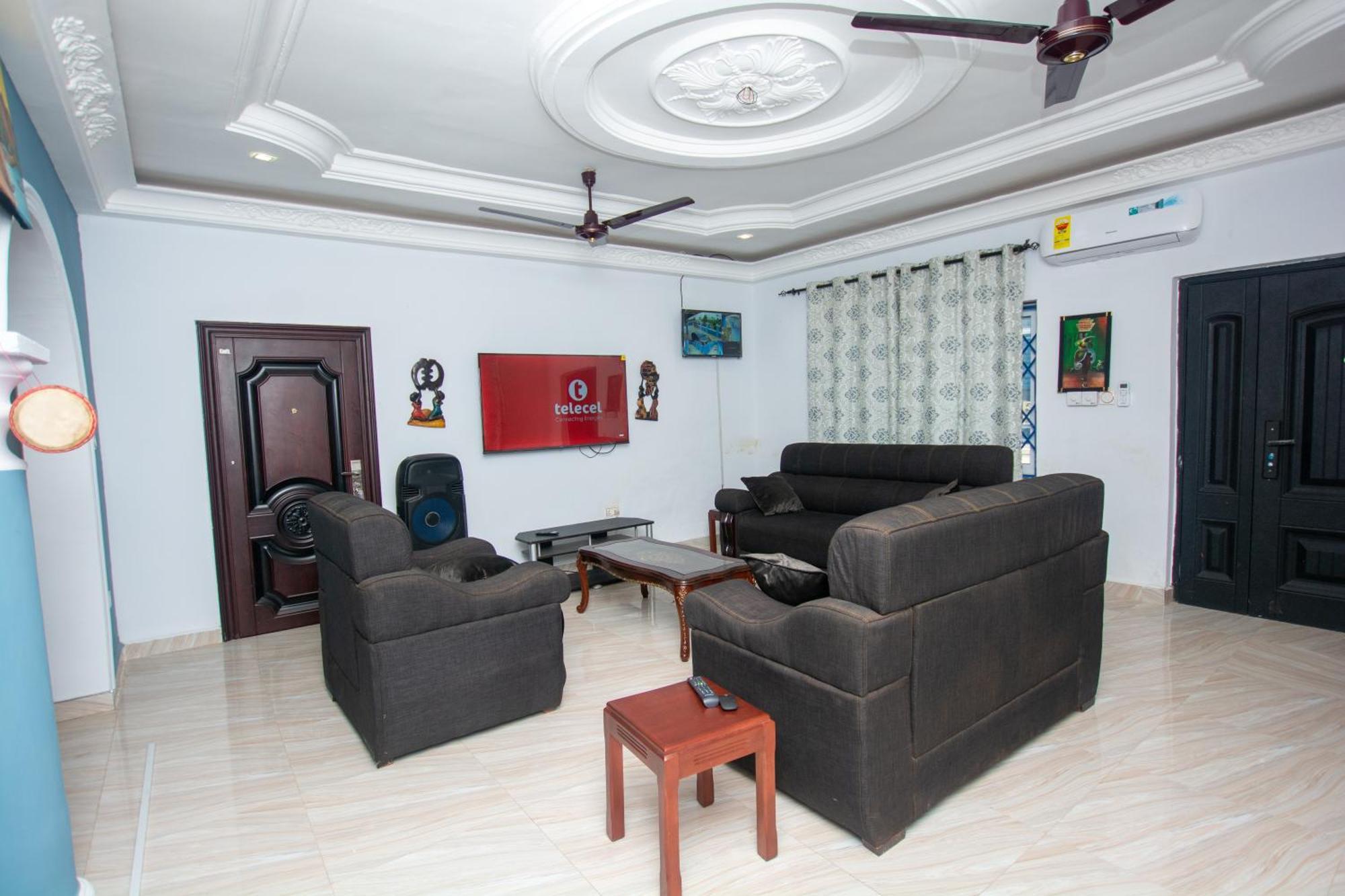 Yaa Asantewaa Inn Ejisu Bagian luar foto
